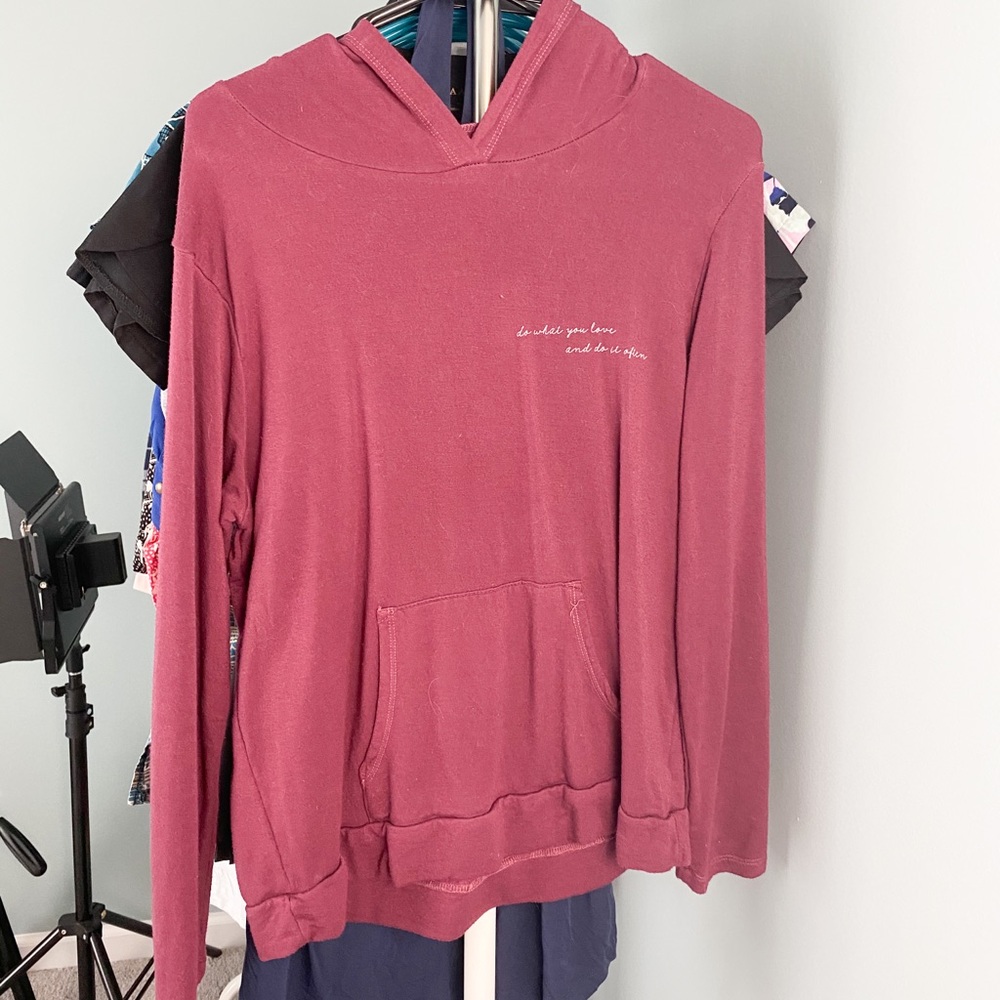 good hYOUman Stitch Fix Emy Fleece Graphic Top